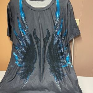 Men’s XL T-Shirt with feathers / tribal looking